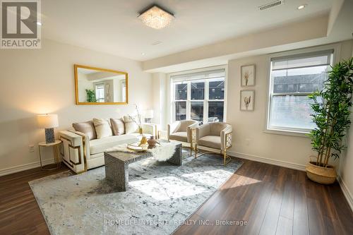 10 - 1 Leggott Avenue, Barrie, ON - Indoor Photo Showing Living Room