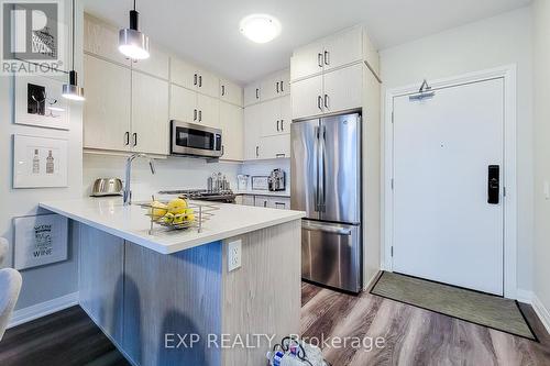 #320 -95 Dundas St W, Oakville, ON - Indoor Photo Showing Kitchen With Upgraded Kitchen