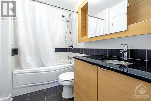 324 Laurier Avenue W Unit#2113, Ottawa, ON - Indoor Photo Showing Bathroom