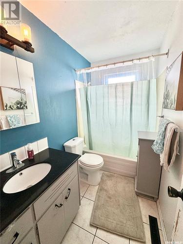 213 2Nd Avenue E, Shellbrook, SK - Indoor Photo Showing Bathroom