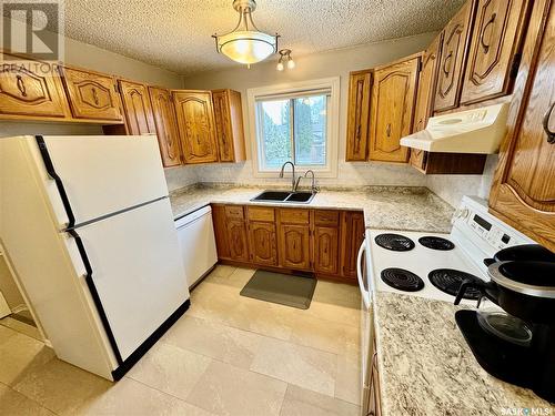 151 Allanbrooke Drive, Yorkton, SK - Indoor Photo Showing Kitchen With Double Sink