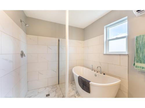 919 Regina Street, Creston, BC - Indoor Photo Showing Bathroom
