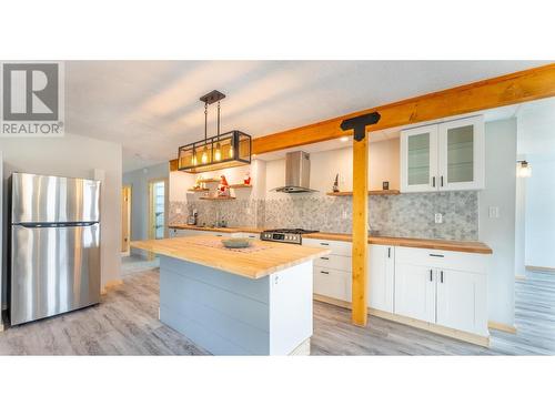 919 Regina Street, Creston, BC - Indoor Photo Showing Kitchen