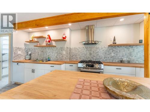 919 Regina Street, Creston, BC - Indoor Photo Showing Kitchen