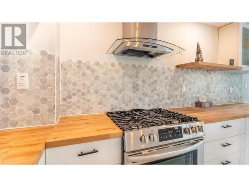 919 Regina Street, Creston, BC - Indoor Photo Showing Kitchen