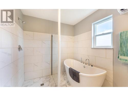 919 Regina Street, Creston, BC - Indoor Photo Showing Bathroom