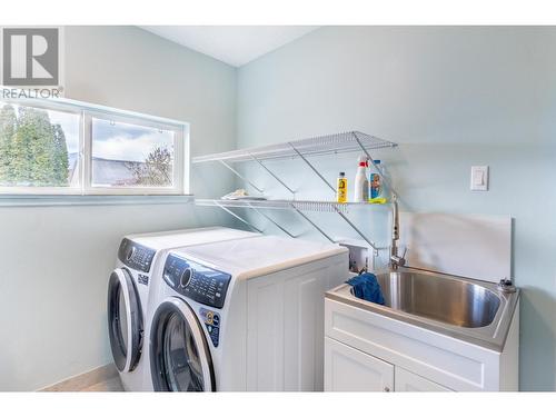 919 Regina Street, Creston, BC - Indoor Photo Showing Laundry Room