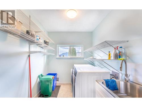 919 Regina Street, Creston, BC - Indoor Photo Showing Laundry Room