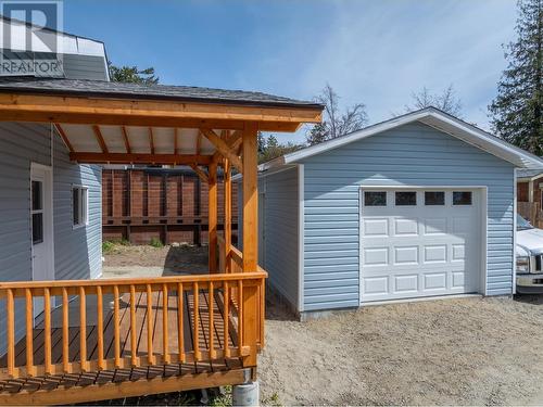 919 Regina Street, Creston, BC - Outdoor With Exterior