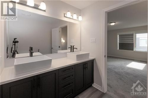 172 Aubrais Crescent, Ottawa, ON - Indoor Photo Showing Bathroom