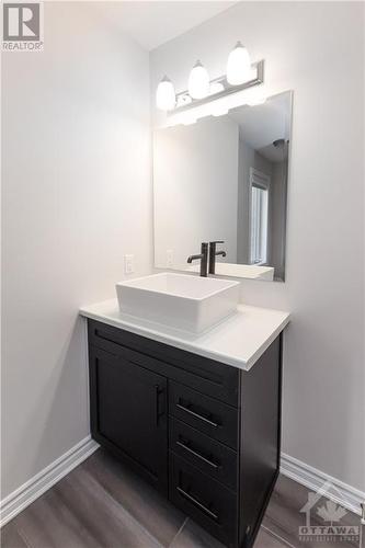 2nd full bath on first floor - 172 Aubrais Crescent, Ottawa, ON - Indoor Photo Showing Bathroom