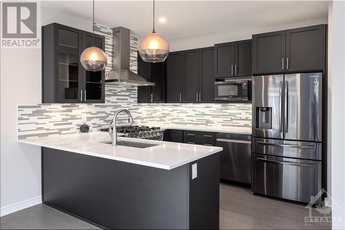 172 Aubrais Crescent, Ottawa, ON - Indoor Photo Showing Kitchen With Upgraded Kitchen