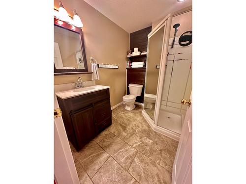 109 12Th Avenue, Genelle, BC - Indoor Photo Showing Bathroom