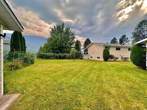 109 12Th Avenue, Genelle, BC - Outdoor