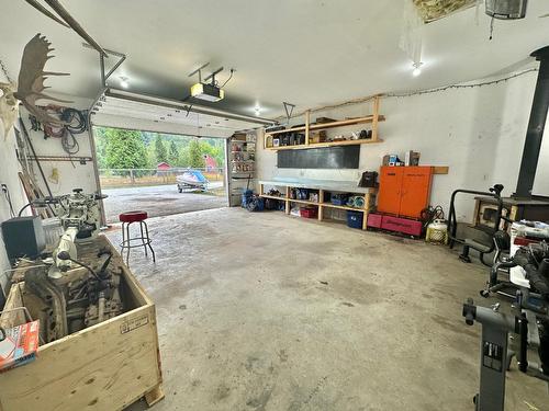109 12Th Avenue, Genelle, BC - Indoor Photo Showing Garage