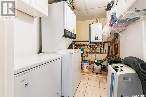231 Lakeshore Drive, Wee Too Beach, SK - Indoor Photo Showing Laundry Room