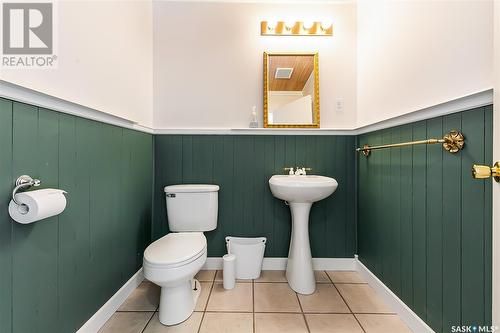 231 Lakeshore Drive, Wee Too Beach, SK - Indoor Photo Showing Bathroom