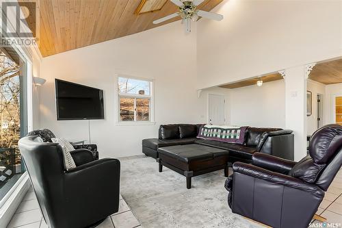 231 Lakeshore Drive, Wee Too Beach, SK - Indoor Photo Showing Living Room