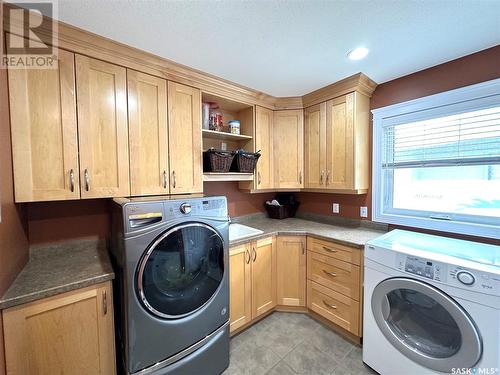 209 Riverbend Place, Battleford, SK - Indoor Photo Showing Laundry Room
