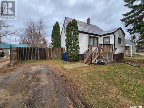 813 Souris Avenue Ne, Weyburn, SK - Outdoor