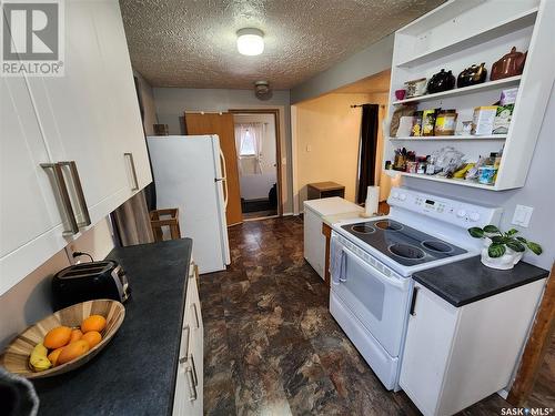 813 Souris Avenue Ne, Weyburn, SK - Indoor Photo Showing Kitchen