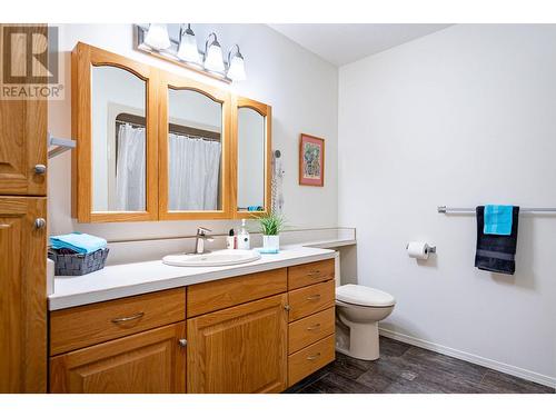 408 Fifth Street W, Revelstoke, BC - Indoor Photo Showing Bathroom