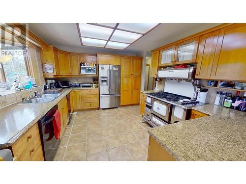 13514 Robin Road, Charlie Lake, BC - Indoor Photo Showing Kitchen With Double Sink