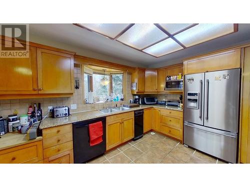 13514 Robin Road, Charlie Lake, BC - Indoor Photo Showing Kitchen