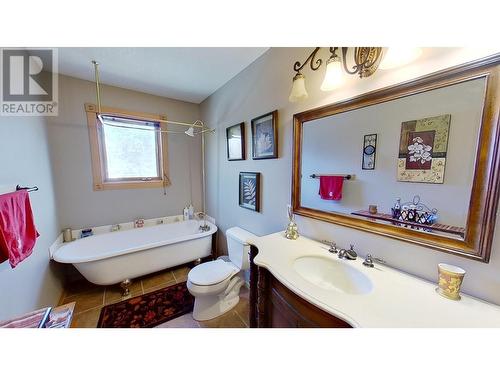 13514 Robin Road, Charlie Lake, BC - Indoor Photo Showing Bathroom