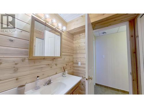 13514 Robin Road, Charlie Lake, BC - Indoor Photo Showing Bathroom