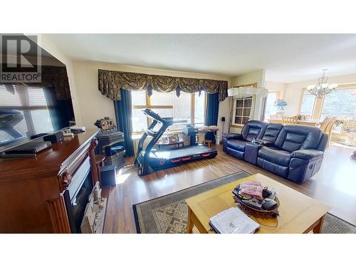 13514 Robin Road, Charlie Lake, BC - Indoor Photo Showing Living Room