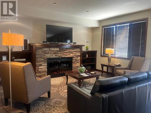 700 Bighorn  Boulevard Unit# 713B, Radium Hot Springs, BC - Indoor Photo Showing Living Room With Fireplace