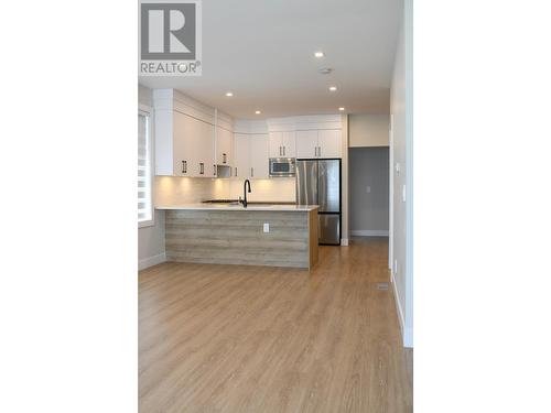 2173 Aberdeen Street, Kelowna, BC - Indoor Photo Showing Kitchen With Upgraded Kitchen
