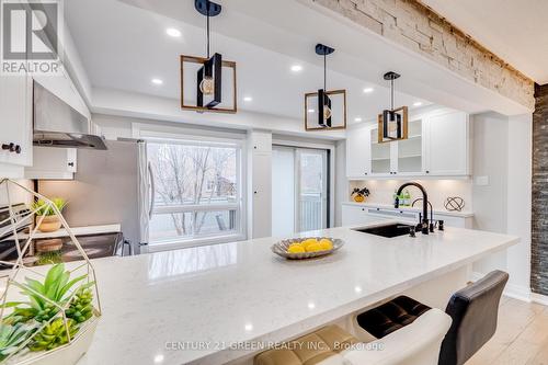 #132 -1292 Sherwood Mills Blvd, Mississauga, ON - Indoor Photo Showing Kitchen With Upgraded Kitchen