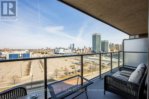 1017 - 339 Rathburn Road W, Mississauga, ON - Outdoor With View With Exterior