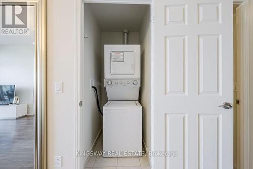 1017 - 339 Rathburn Road W, Mississauga, ON - Indoor Photo Showing Laundry Room