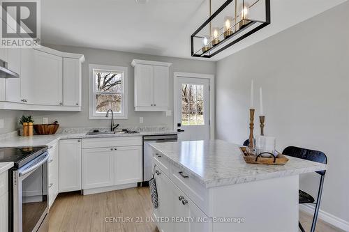 909 Fairbairn St, Smith-Ennismore-Lakefield, ON - Indoor Photo Showing Kitchen