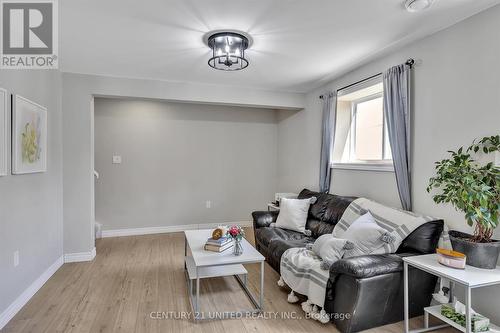 909 Fairbairn St, Smith-Ennismore-Lakefield, ON - Indoor Photo Showing Living Room