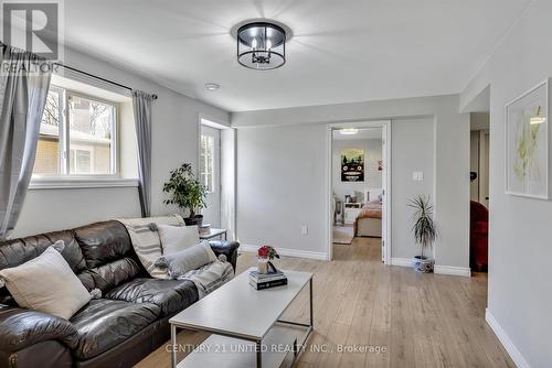909 Fairbairn Street, Smith-Ennismore-Lakefield, ON - Indoor Photo Showing Living Room