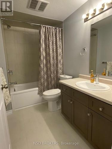 116 Oat Lane, Kitchener, ON - Indoor Photo Showing Bathroom