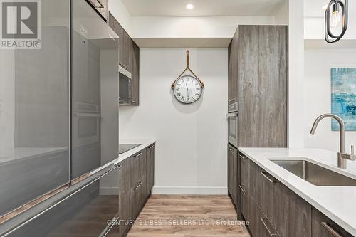 205 - 16 Beckwith Lane, Blue Mountains, ON - Indoor Photo Showing Kitchen