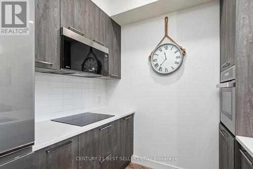 205 - 16 Beckwith Lane, Blue Mountains, ON - Indoor Photo Showing Kitchen