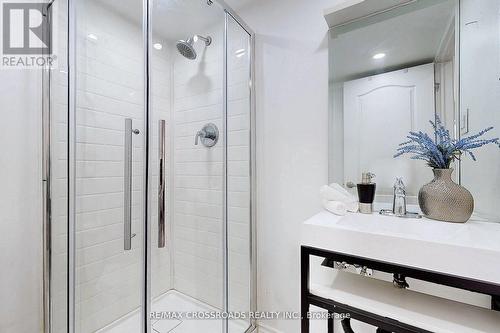 1B - 5 Applewood Avenue, Hamilton, ON - Indoor Photo Showing Bathroom