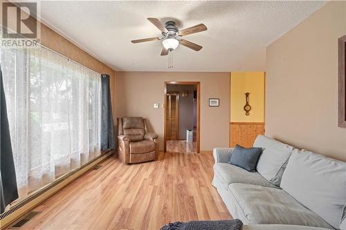 50 Laurier Drive, Morrisburg, ON - Indoor Photo Showing Living Room