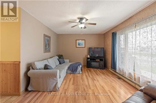 50 Laurier Drive, South Dundas, ON - Indoor Photo Showing Living Room