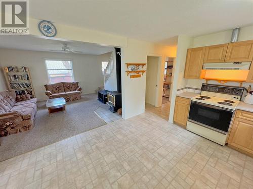 2647 Strathcona Avenue, Coalmont-Tulameen, BC - Indoor Photo Showing Kitchen