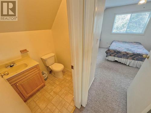 2647 Strathcona Avenue, Coalmont-Tulameen, BC - Indoor Photo Showing Bathroom