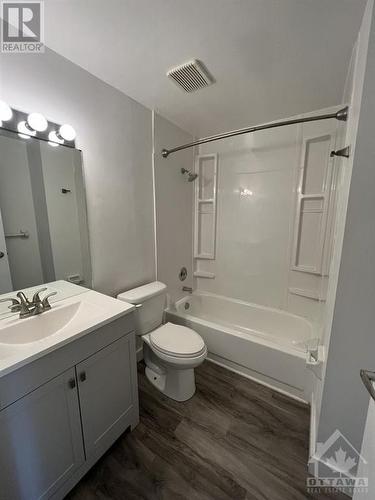 244 Westhaven Crescent, Ottawa, ON - Indoor Photo Showing Bathroom