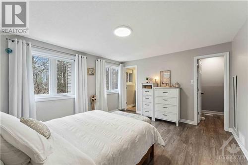 3rd level primary bedroom - 312 Fernleaf Crescent, Ottawa, ON - Indoor Photo Showing Bedroom