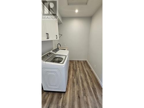 3042 Meadow Place, Smithers, BC - Indoor Photo Showing Laundry Room